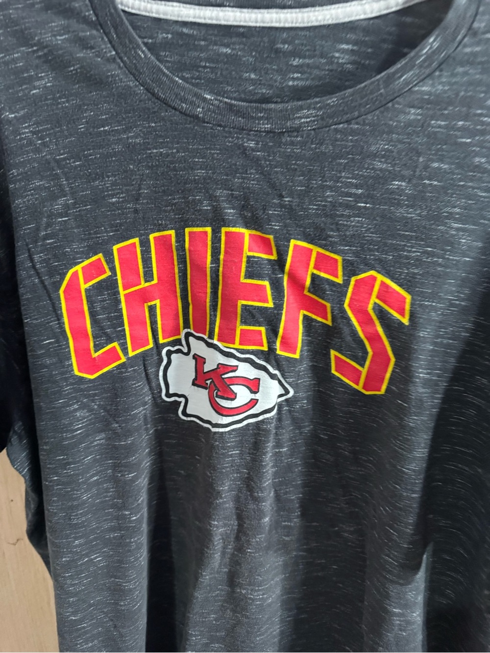 Fanatics Kansas City Chiefs Gray Graphic Tee - Red & Yellow Logo Size 2XL - Picture 3 of 6